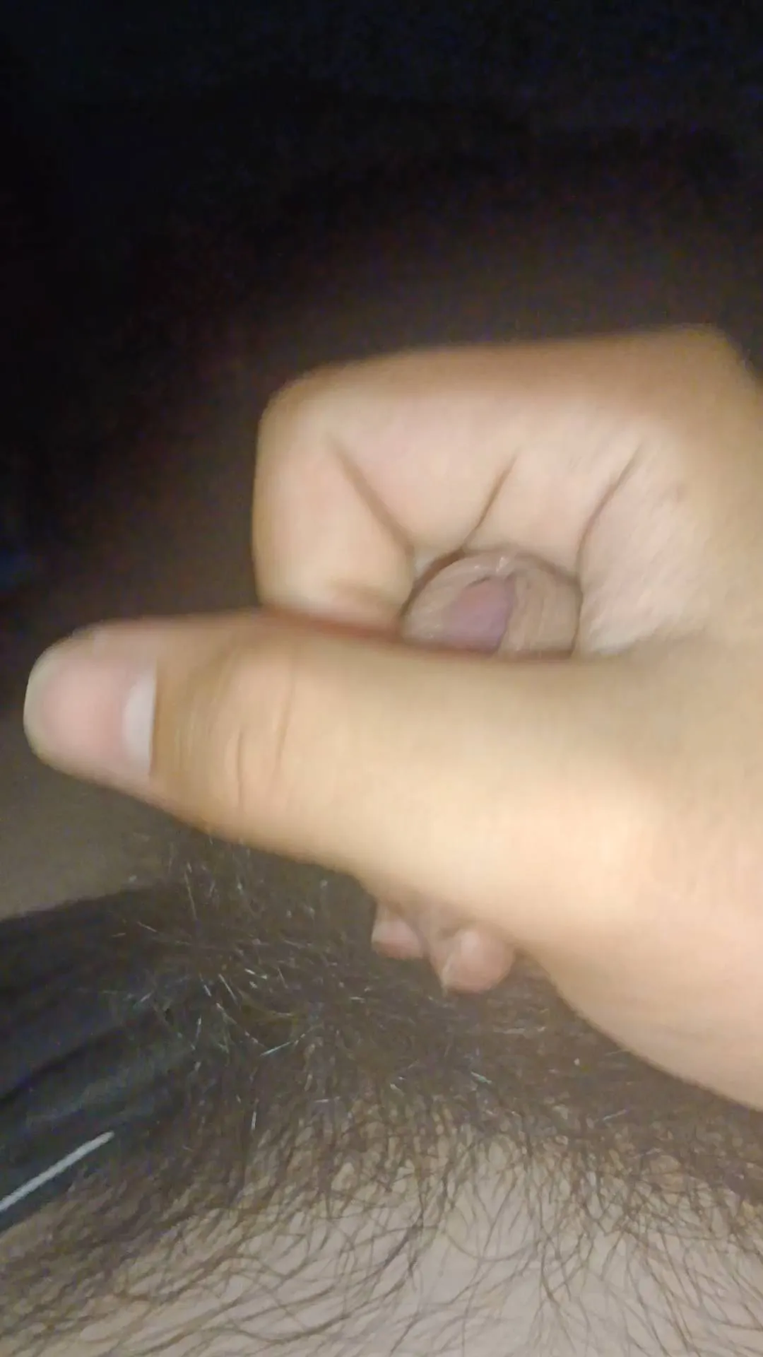 水流冲刷下的健硕身体