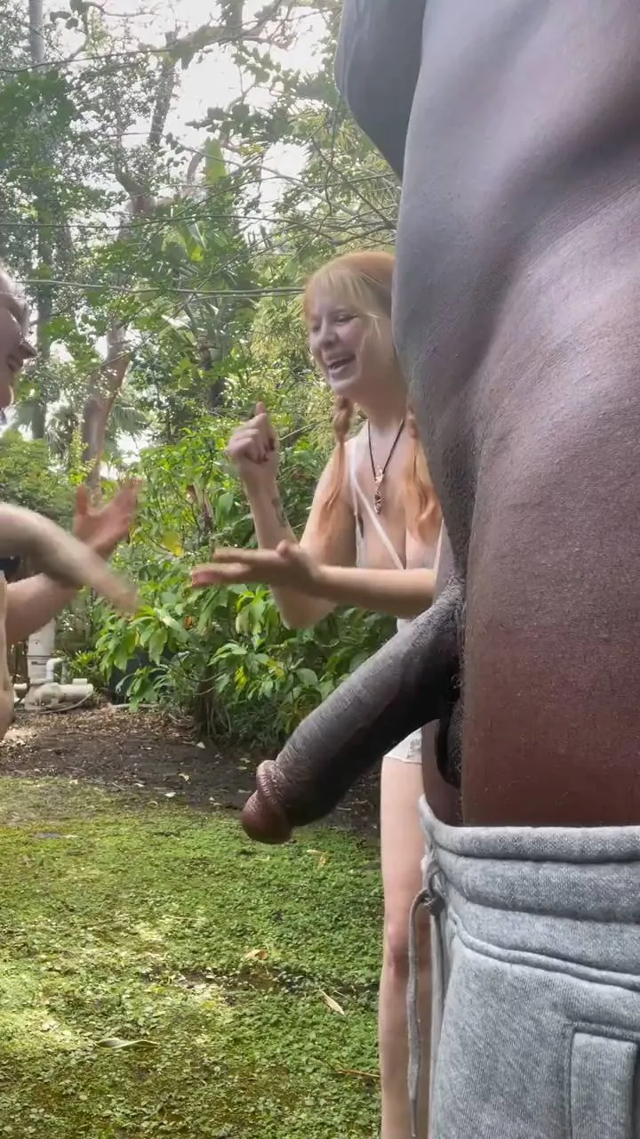 My sisters rock paper scissor challenge for dick @Rhea som19 - Avrebo